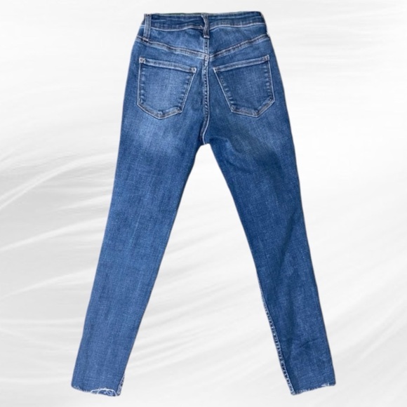 Old Navy Women’s 0 Blue 360 Stretch Extra High Rise Rockstar Super Skinny Denim - Picture 3 of 6